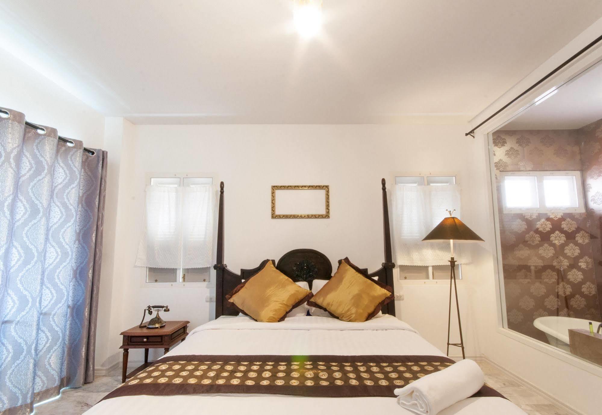 Dharasom' S Colonial House Hotel Bangkok Exterior photo