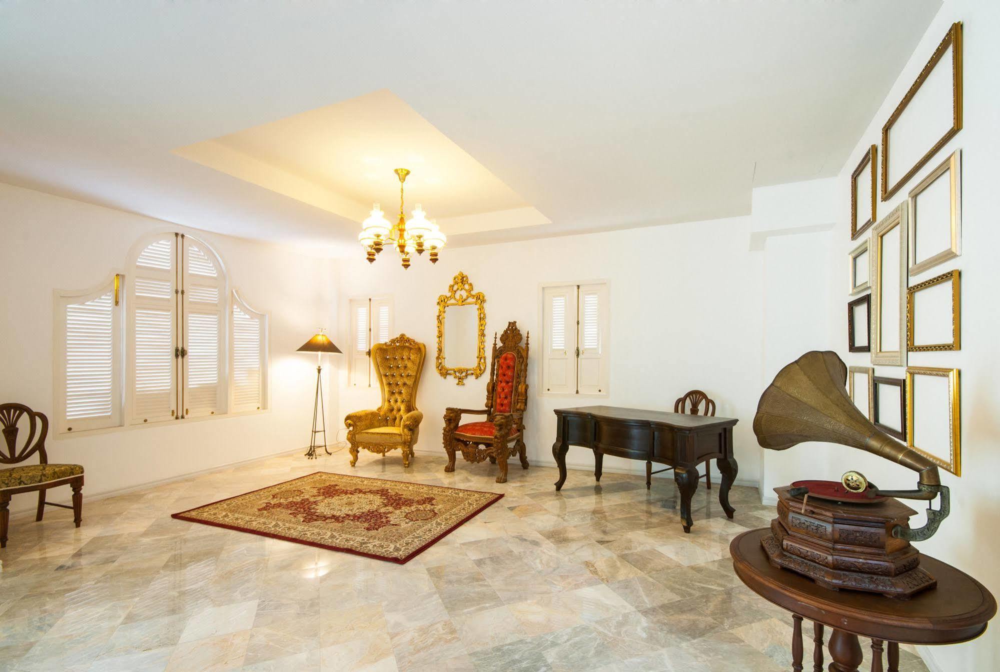 Dharasom' S Colonial House Hotel Bangkok Exterior photo